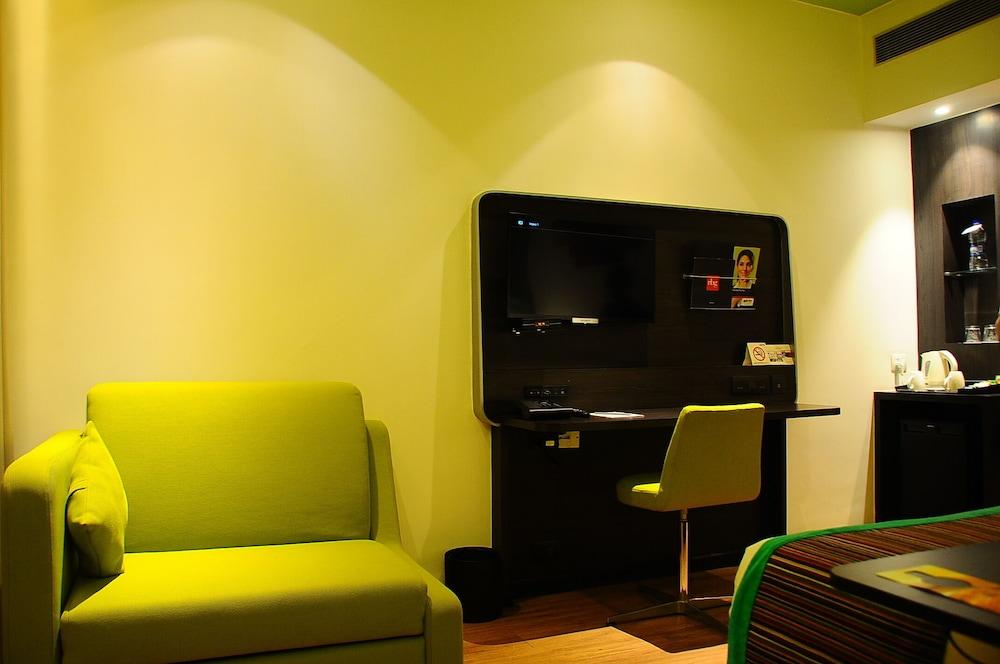 Park Inn By Radisson Gurgaon Bilaspur Maneszar Kültér fotó